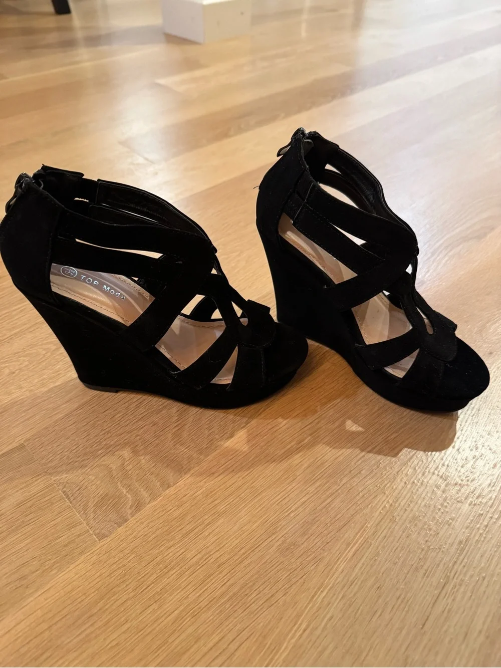 Top Moda Black Suede Wedges 5.5